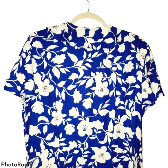 Time and Tru NWT Low Neck Midi Length Floral Wrap Dress Blue and White 537 - Picture 9 of 11